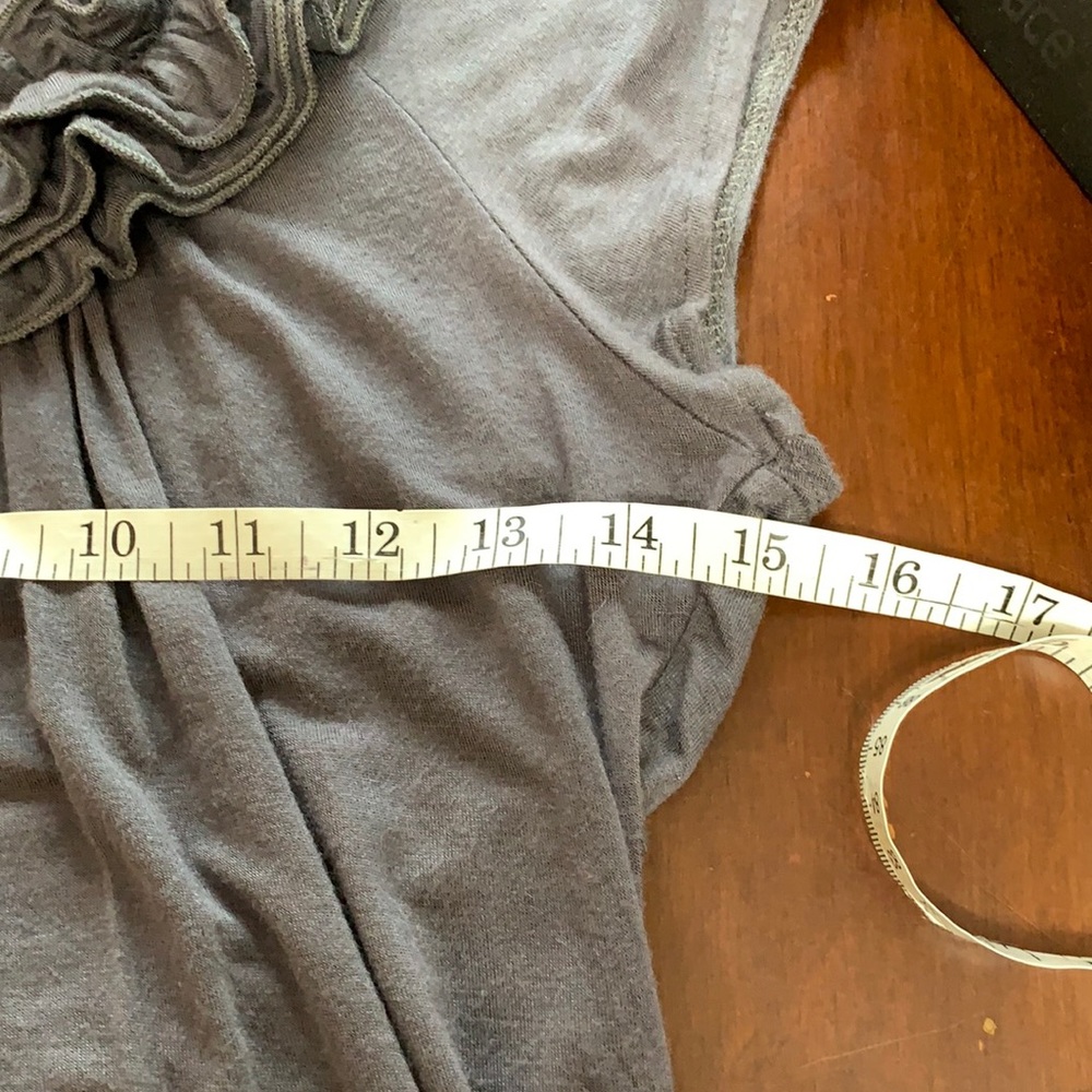 Filtre Ruffle Neck Gray Top - Picture 6 of 7